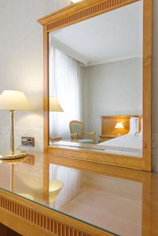Отель Hotel Downtown София Стандартный двухместный номер с 1 кроватью или 2 отдельными кроватями-5