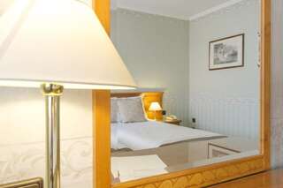 Отель Hotel Downtown София Стандартный двухместный номер с 1 кроватью или 2 отдельными кроватями-6